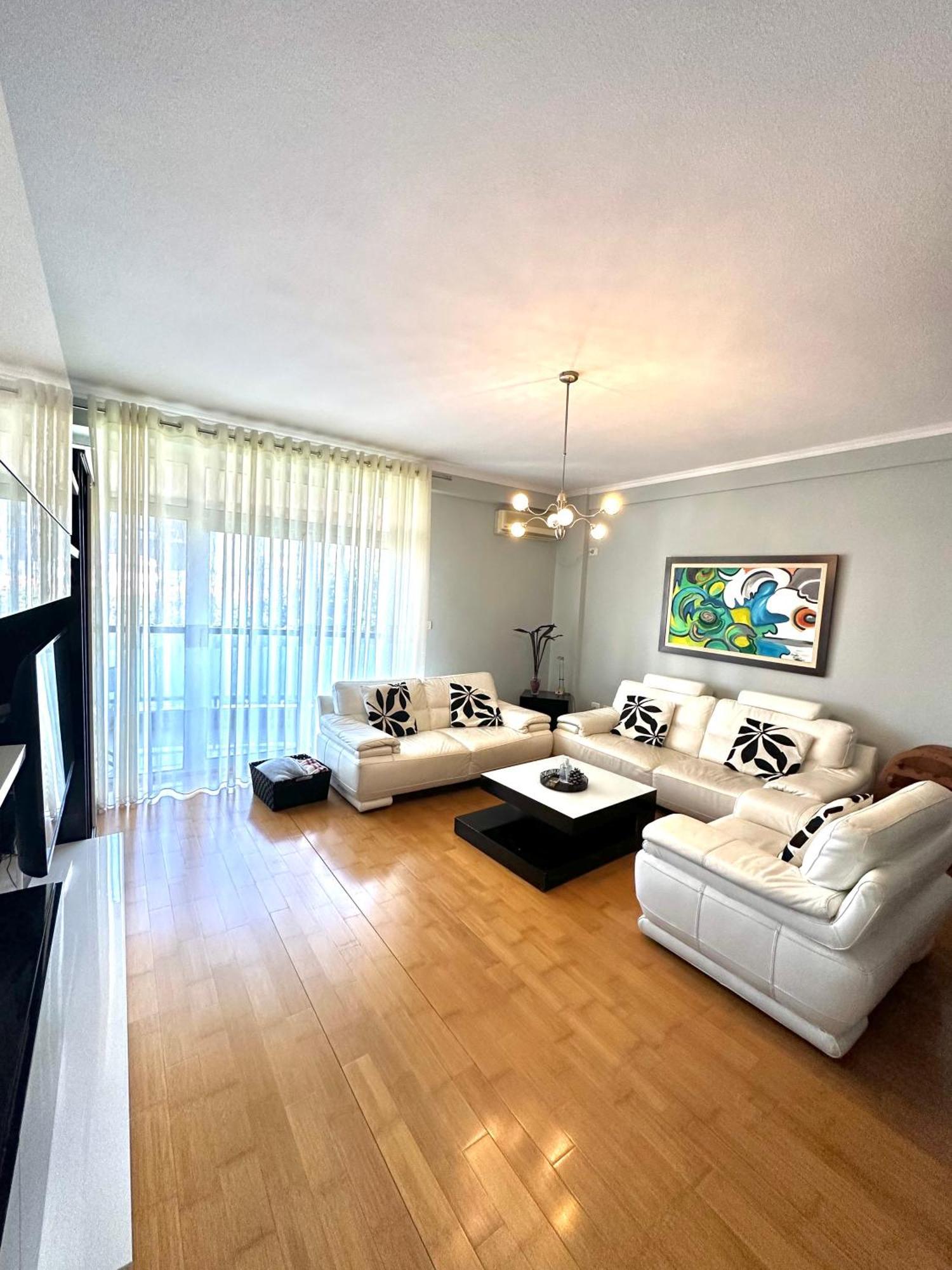 Central Inn Home Tiranë Ngoại thất bức ảnh