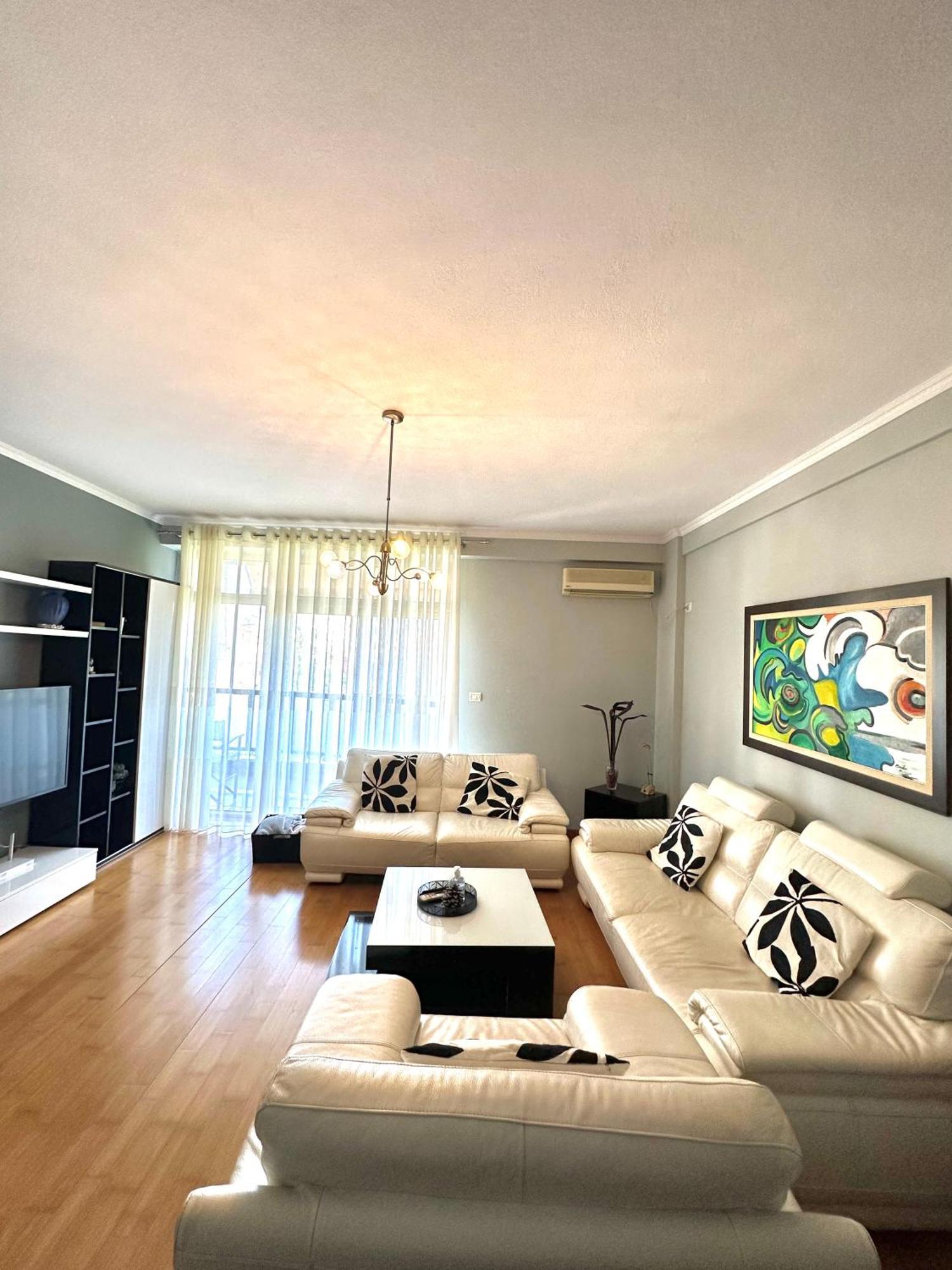 Central Inn Home Tiranë Ngoại thất bức ảnh