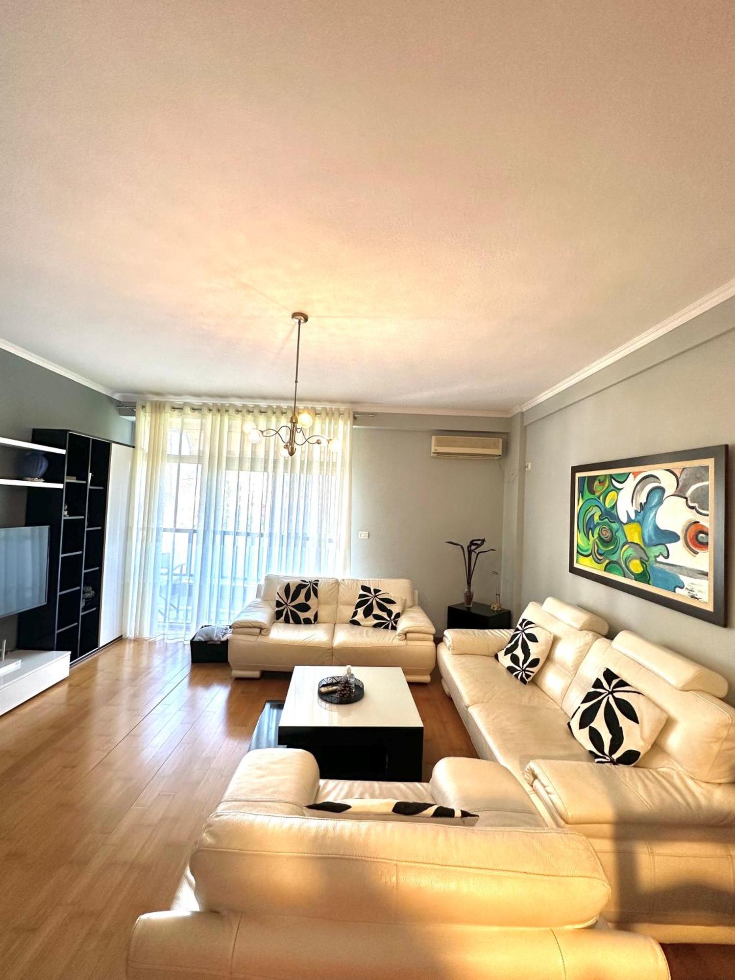 Central Inn Home Tiranë Ngoại thất bức ảnh
