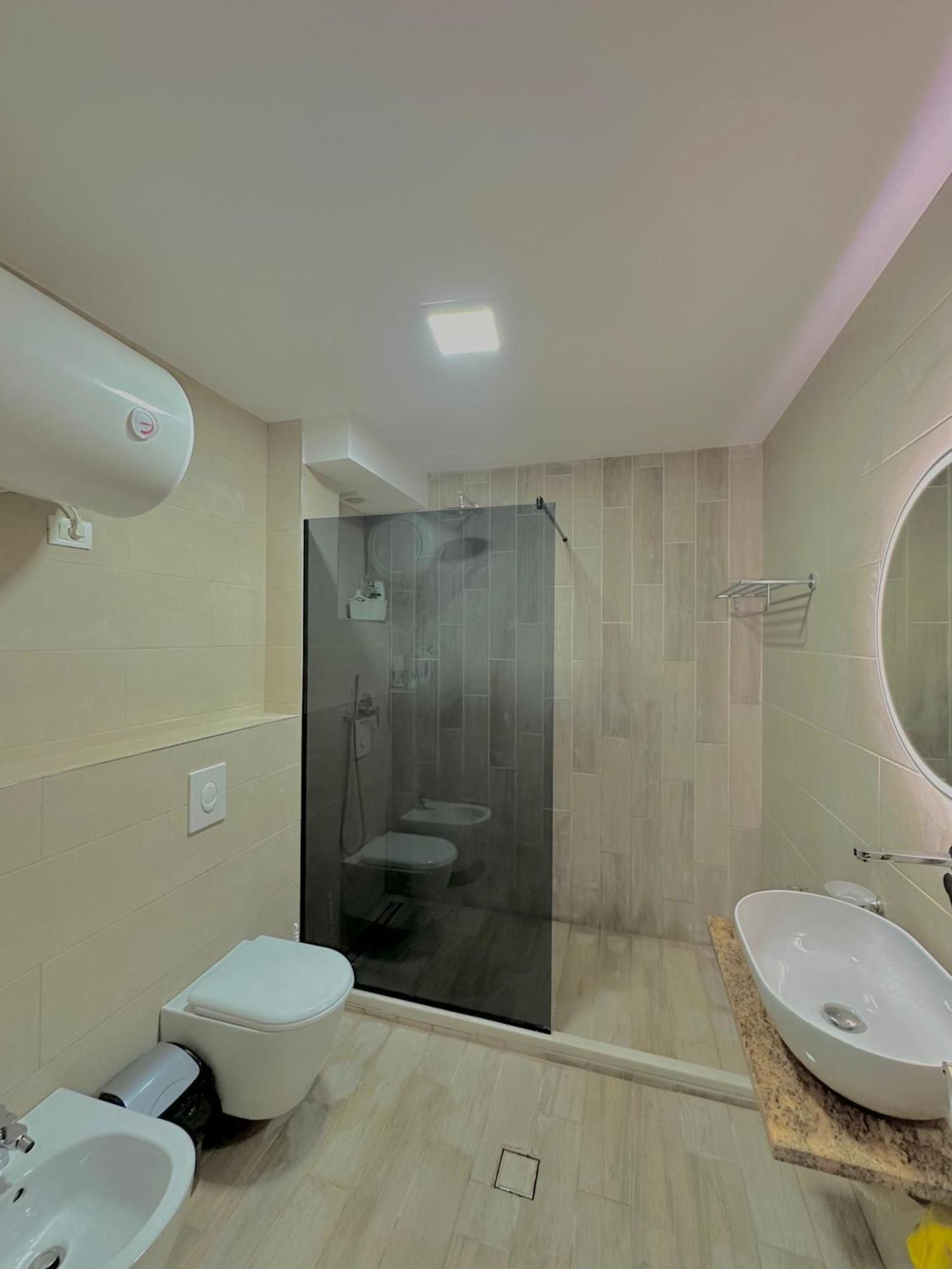 Central Inn Home Tiranë Ngoại thất bức ảnh